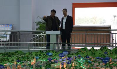 原新加坡驻中华人民共和国大使馆商务参赞高启惠来大龙开发区参观考察